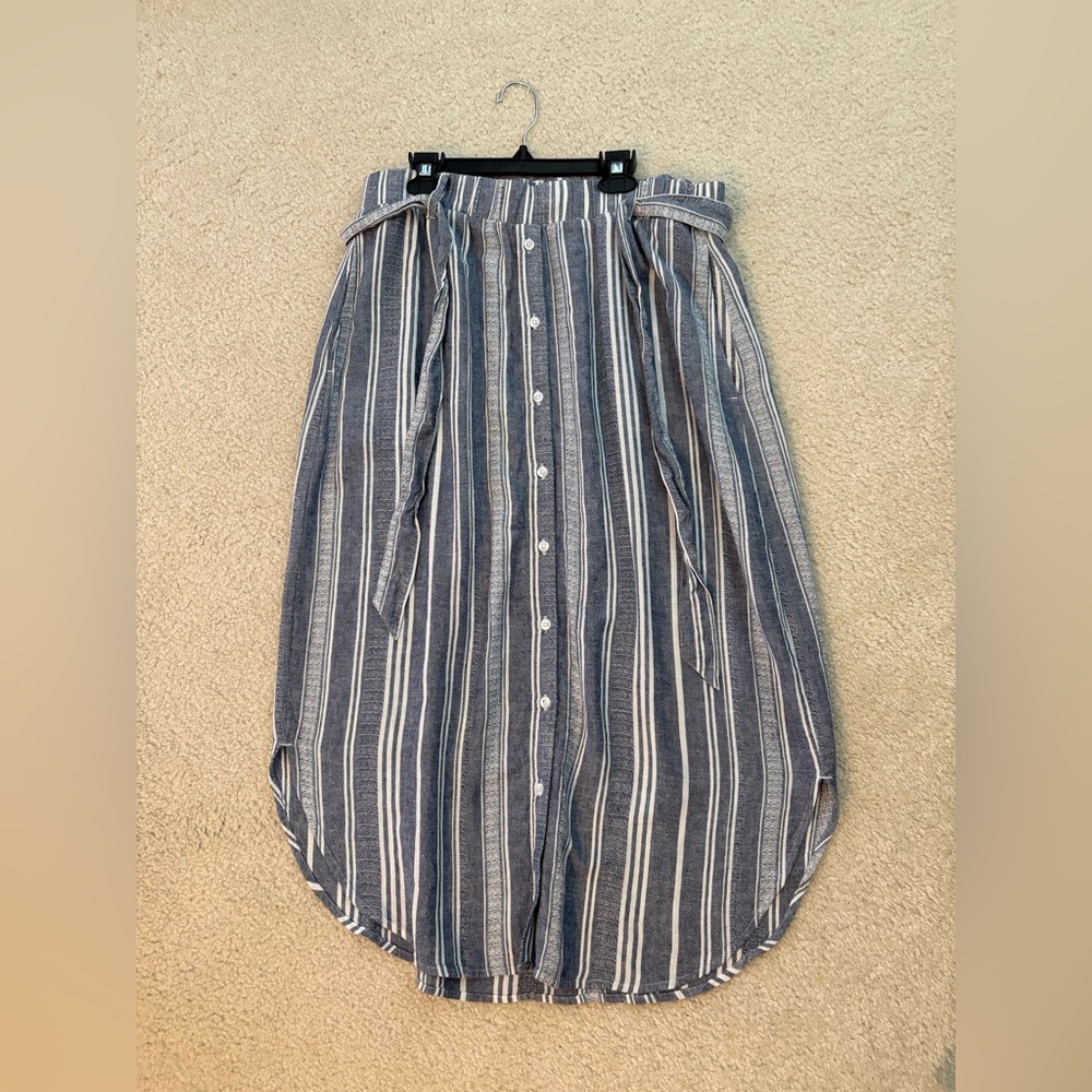 Cloth & Stone Navy and White Striped mid length skirt